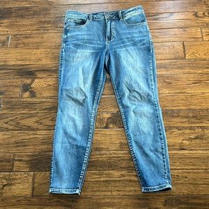 Maurice’s high rise skinny jean. Size 12 short.